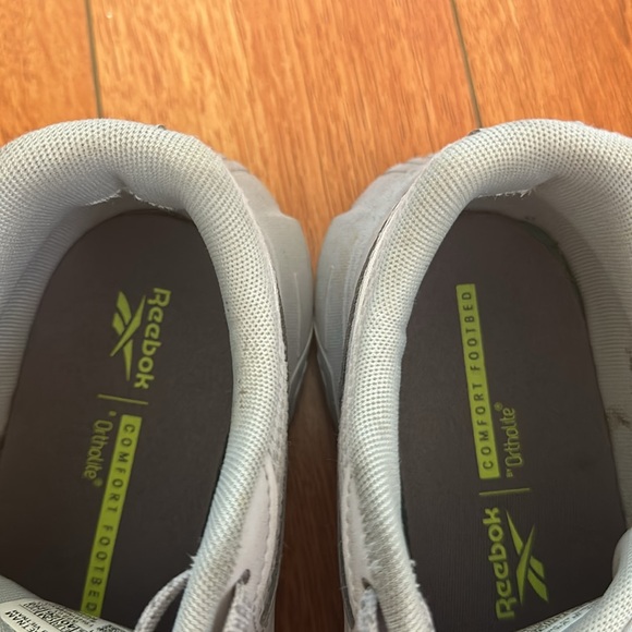 Gray Reebok sneakers - Picture 3 of 6